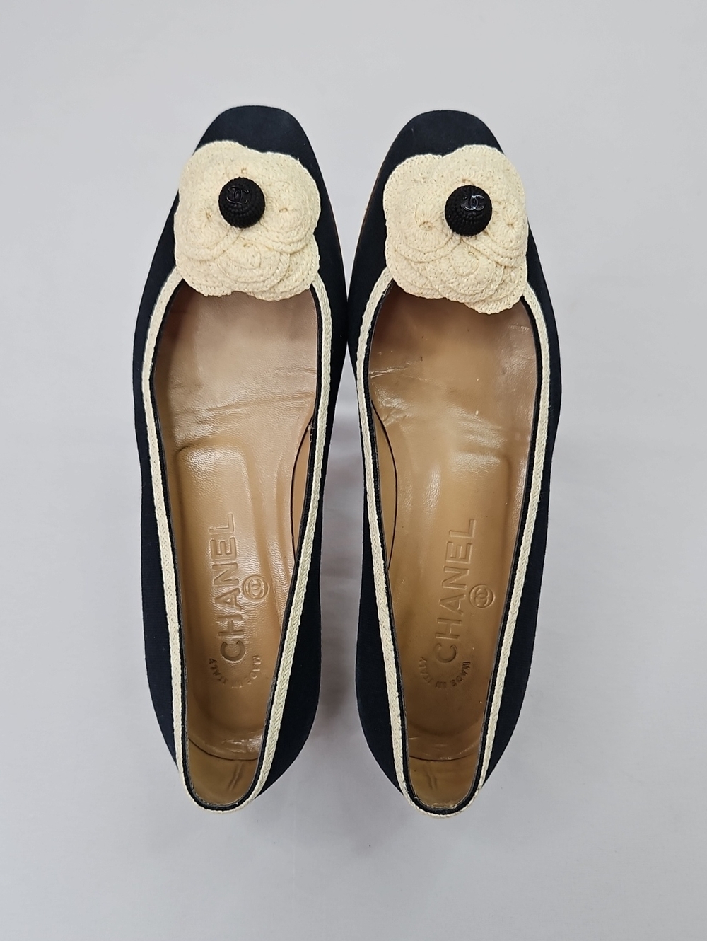 CHANEL Navy and Cream Camellia Trim Ballet Flats Size 35.5